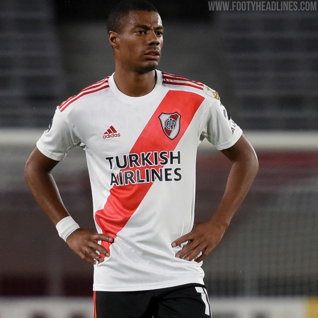 Adidas top argentina river
